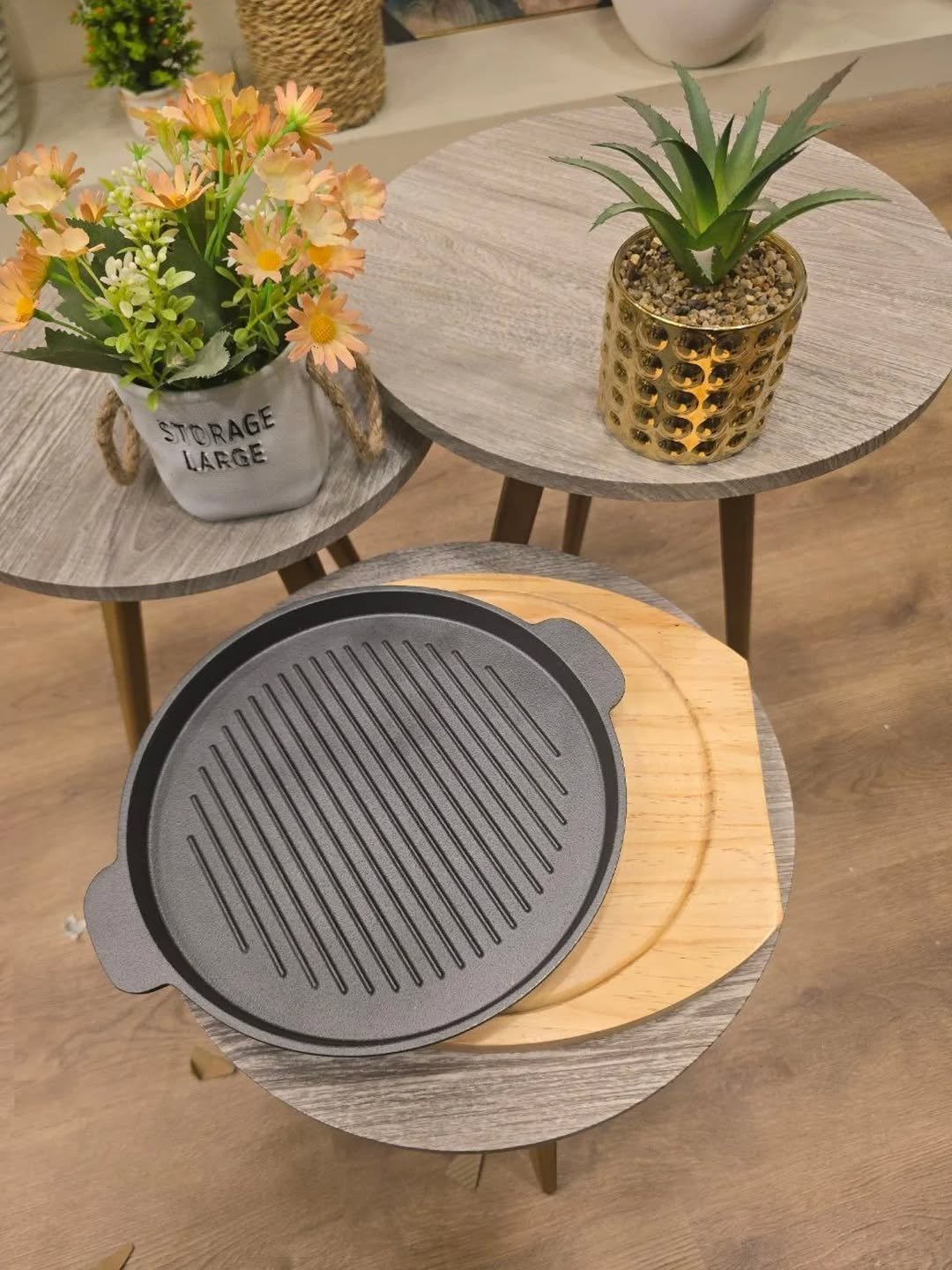 Cast Iron Round Grill Pans, Sizzling Plate With a Wooden Base - Black / Brown