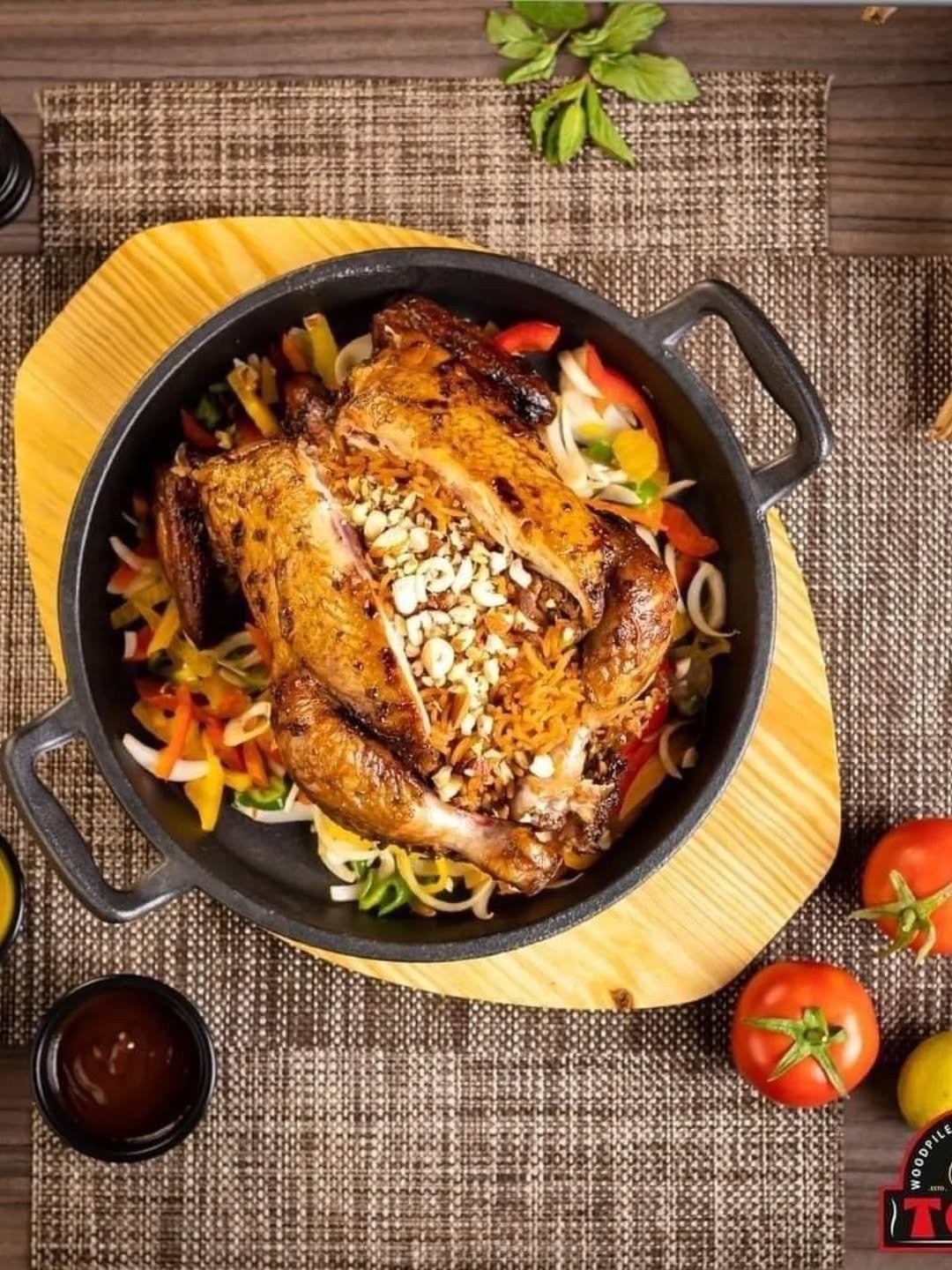 Cast Iron Round Grill Pans, Sizzling Plate With a Wooden Base - Black / Brown