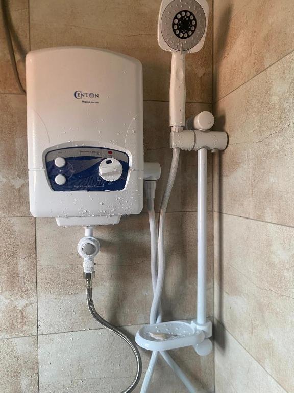 Centon Instant Water Heater Complete Set With Shower - White